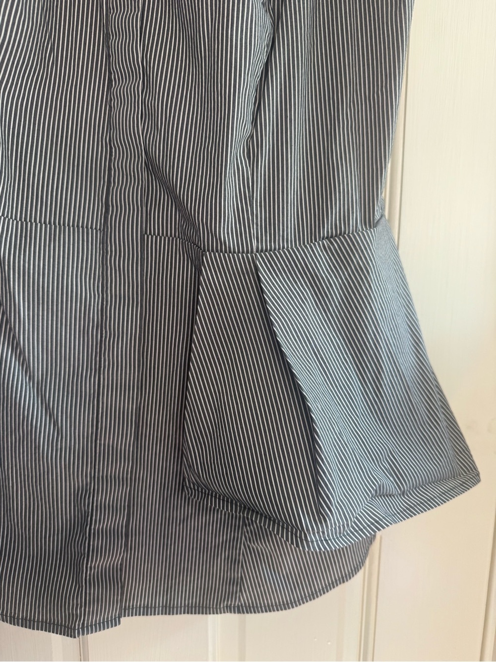 White House Black Market Gray and White Striped Sleeveless Blouse Peplum Poplin - Picture 4 of 10